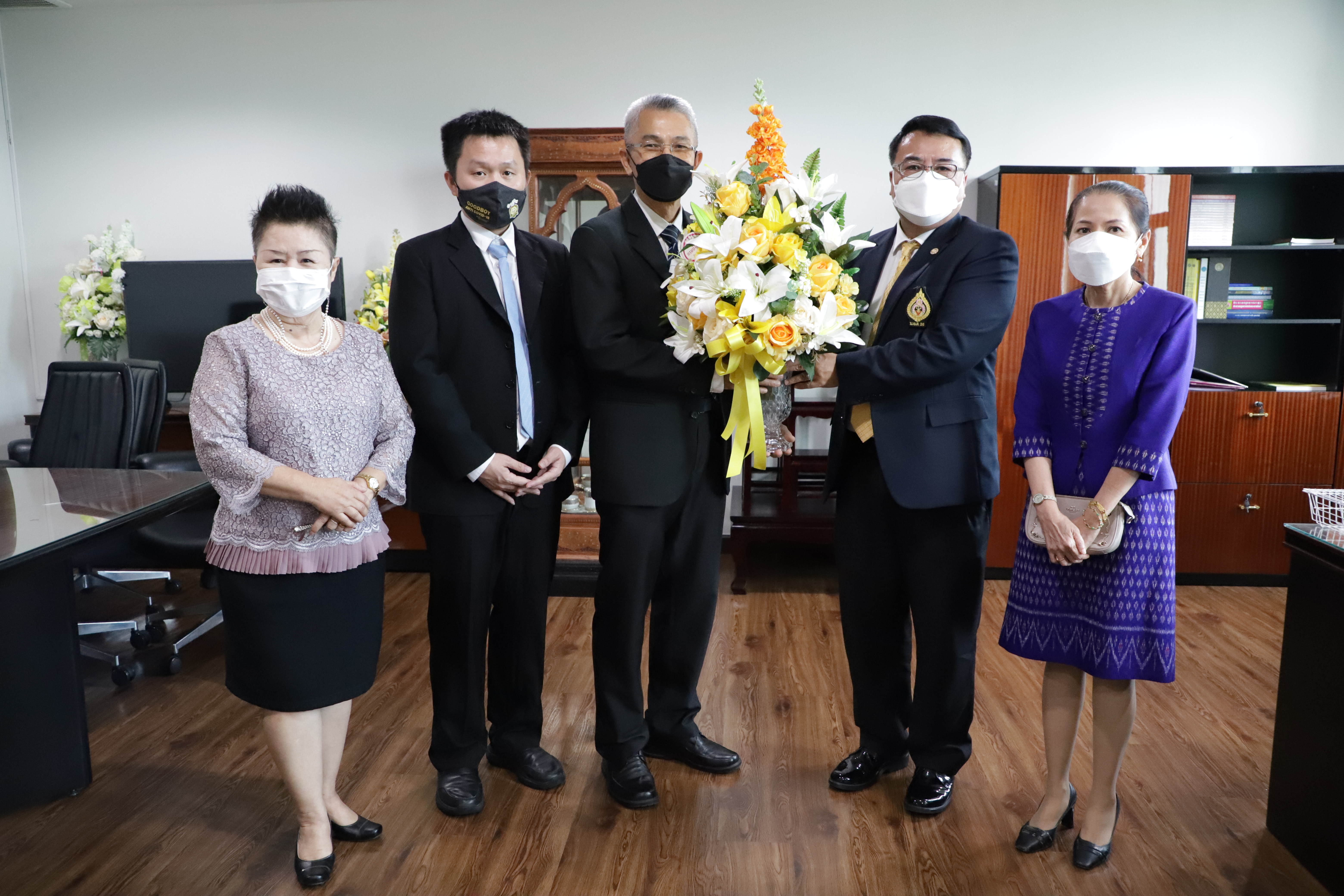 กรมบังคับคดีร่วมแสดงความยินดีกับอธิบดีผู้พิพากษาศาลแพ่งตลิ่งชัน เนื่องในโอกาสเข้ารับตำแหน่งใหม่